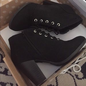 •black suede booties💙